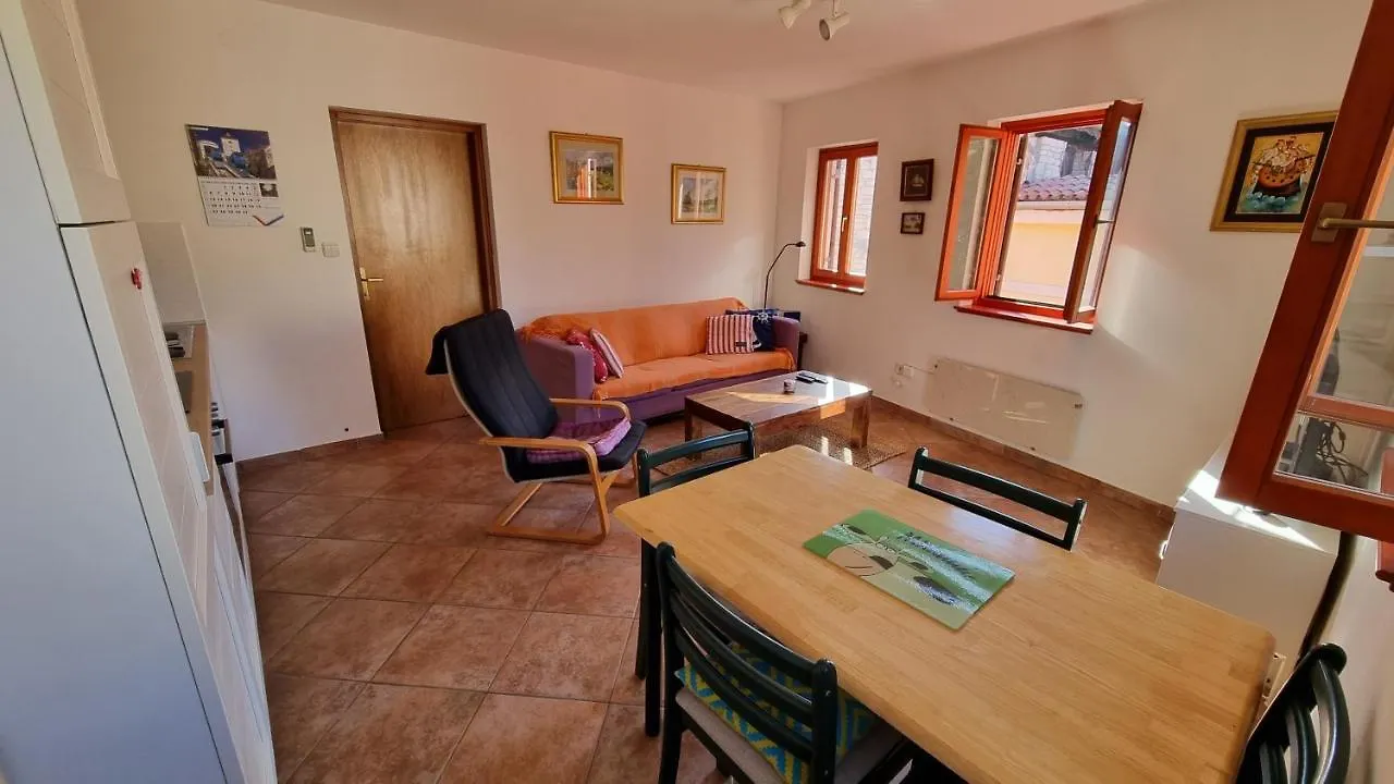 Old Harbour Apartment Novigrad